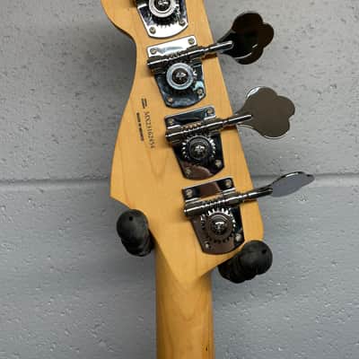 Fender Player Jazz Bass Fretless - 3-Color Sunburst with hardcase image 6