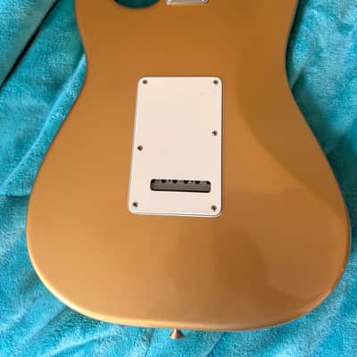 1998 Fender American Vintage ’57 Stratocaster AVRI – Aztec Gold – Lindy Fralin Pickups + Original Pickups Included – Complete Case Candy image 4
