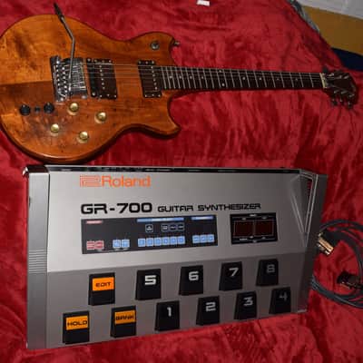 Roland G-303 With GR-700 Guitar Synthesizer