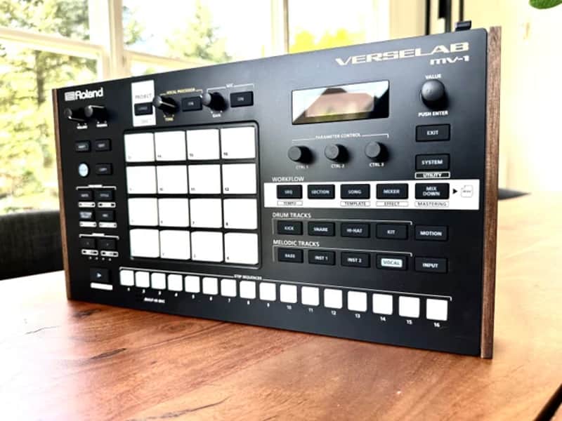 Roland Verselab MV-1 Song-Production-Studio / Arranger - Sampler - Synthesizer - Effects & Vocal FX engines image 1