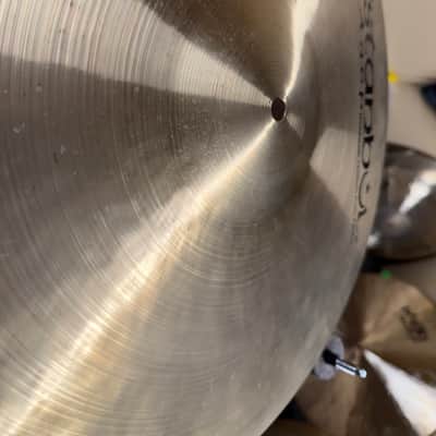 Istanbul Agop Mel Lewis 18” ride cymbal 1488 grams excellent image 5