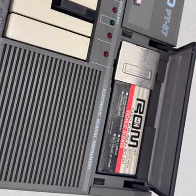 Casio PT-87 32-Key Mini Synthesizer 1980s - Black image 2