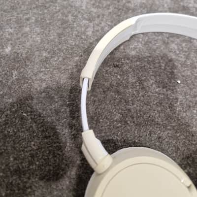 Sony MDR-ZX100 On-Ear Headphones White - Good image 11