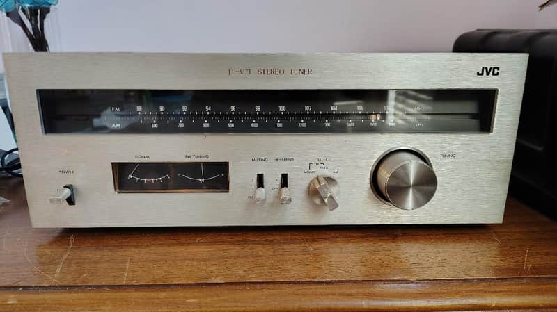 JVC JT-V71 tuner in excellent condition - 1980's image 1