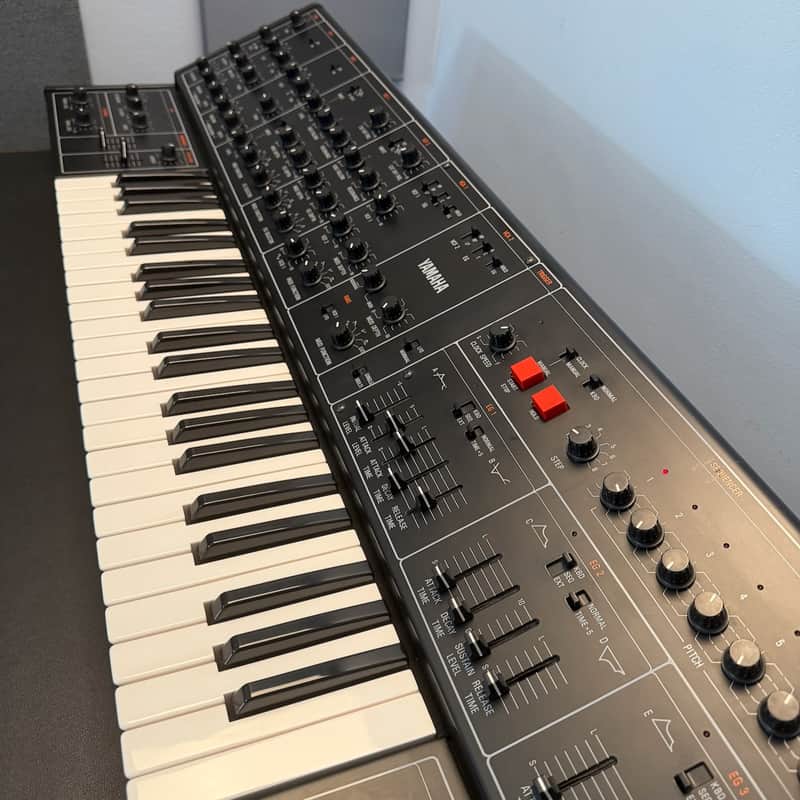 Yamaha CS-30 Monophonic Synthesizer 1977 - 1980 - Black