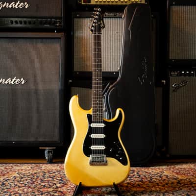 Fender Contemporary Series Stratocaster Deluxe HSS 1985 - 1987 - Frost White image 2