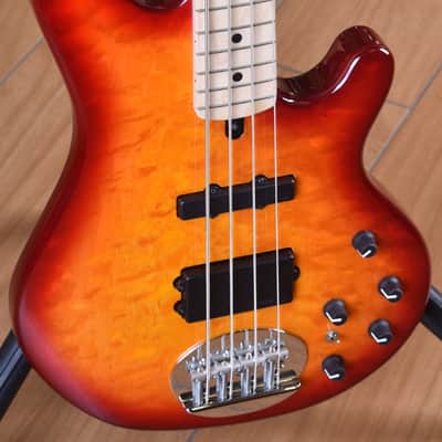 Lakland Skyline 44-02 Deluxe Cherry Sunburst image 2