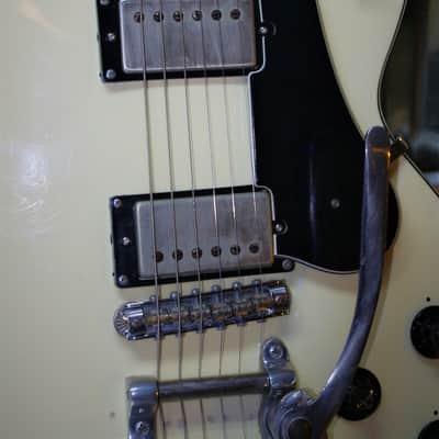 Hagstrom SWEDE L.P. 1976 White Aged,  Geppetto Camelot PAF pups..   Bigsby trem system.  Watch video image 5