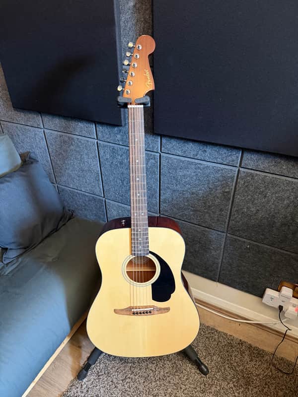 Fender California Standard Redondo