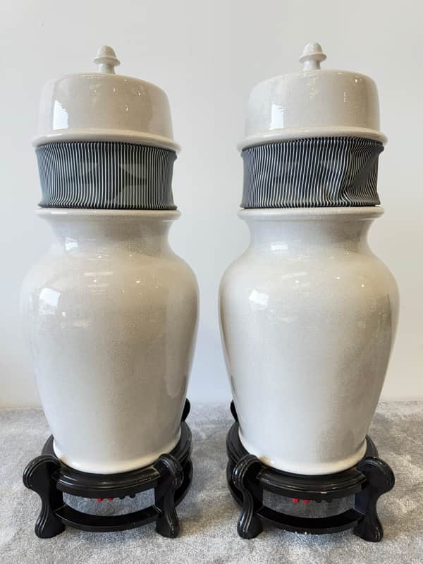 Pearl & Oakley Acoustics – Cerca Range Urn Speakers Pair CLV0456 - Ceramic/Wood Design - Excellent image 1