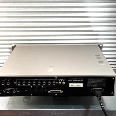 Akai S3000XL MIDI Stereo Digital Sampler 1996 - White image 3