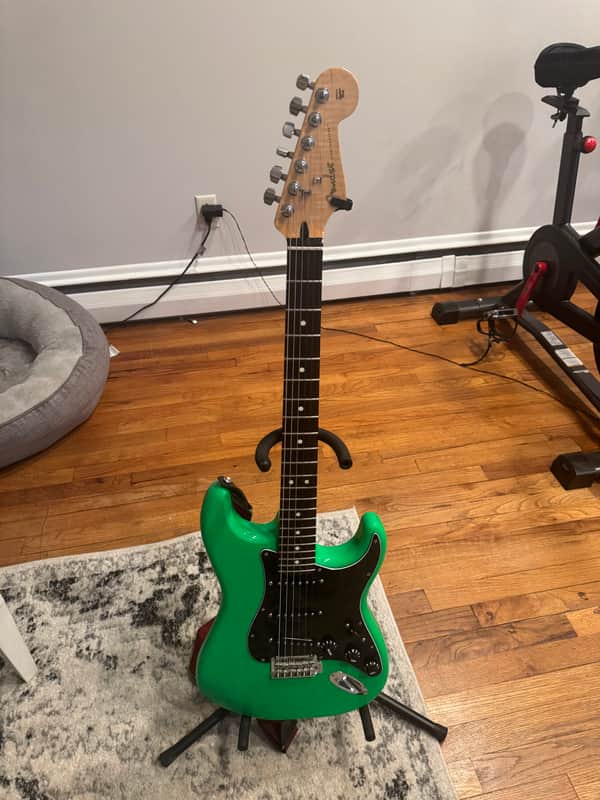 Fender Player Stratocaster with Ebony Fretboard 2022 - Neon Green