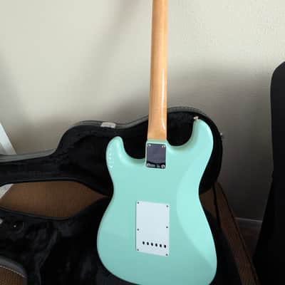 Fender Vintera '60s Stratocaster with Pau Ferro Fretboard 2019  Surf Green image 11