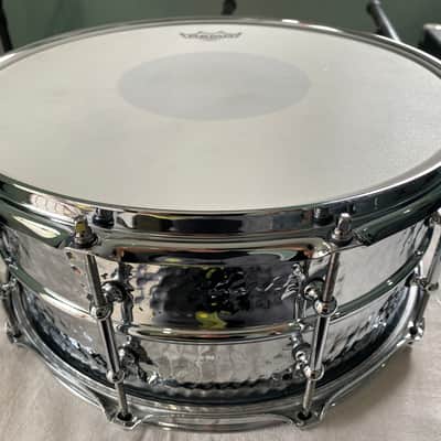 Ludwig LM402KT Hammered Supraphonic 6.5x14" 10-Lug Aluminum Snare Drum with Tube Lugs 1999 - Present - Chrome-Plated image 3