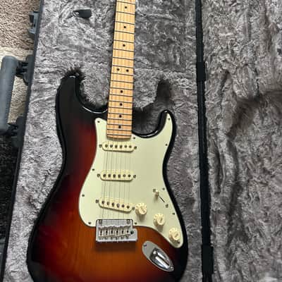 Fender American Professional Stratocaster with Maple Fretboard 2017 - 2019 - Natural image 10