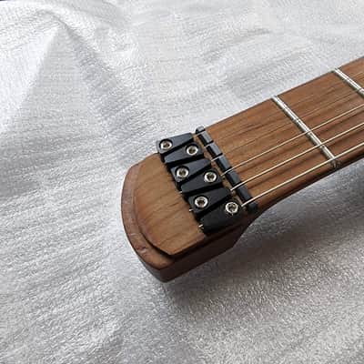 Harley Benton Dullahan-FT 24 Roasted SP Shell Pink Headless Roasted Flame Maple Stainless Frets image 13