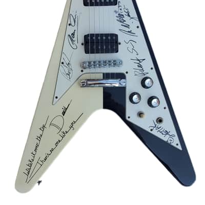 1990 GIBSON RUDOLPH SCHECKNER SIGNATURE FLYING V - SIGNED BY THE SCORPIONS - The David Leach Collect image 3