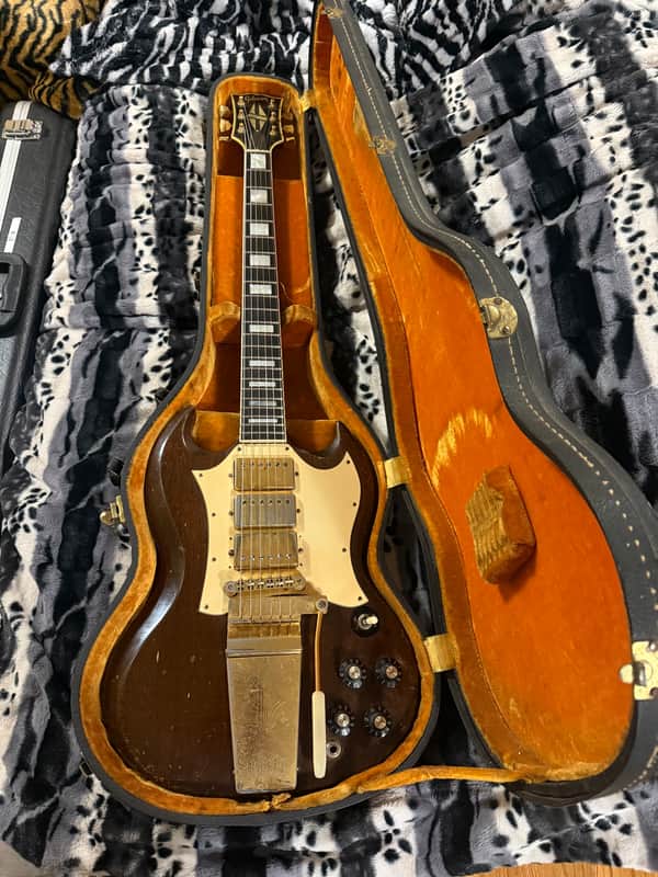 Gibson SG Custom "Large Guard" with Maestro Vibrola 1966 - 1971 - Walnut