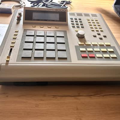 Akai MPC3000 with the original manual + multicore + new floppies + coaxial cable image 15