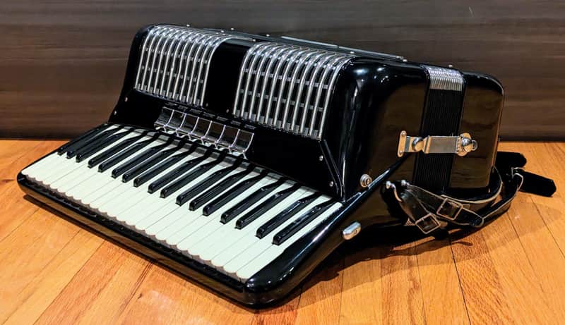 Alberto Morbidoni Castle Italian Accordion/ Excellent | Reverb Canada