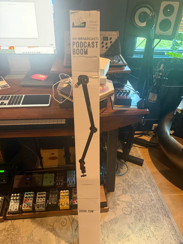Shure SH-BROADCAST1 Shure Deluxe Articulating Desktop Microphone Boom Stand image 1