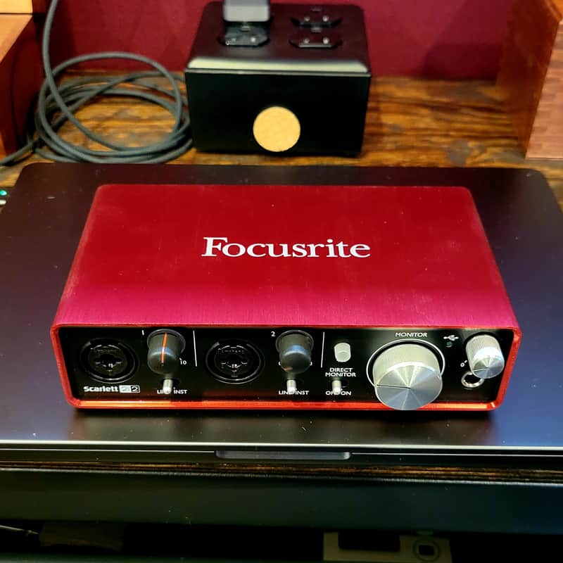 Focusrite Scarlett 2i2 2nd Gen USB Audio Interface 2016 - 2018 - Red / Black image 1