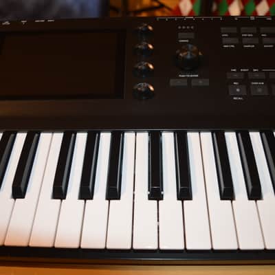 Akai MPC Key 61 Standalone Workstation Synthesizer 2022 - Present - Black image 4