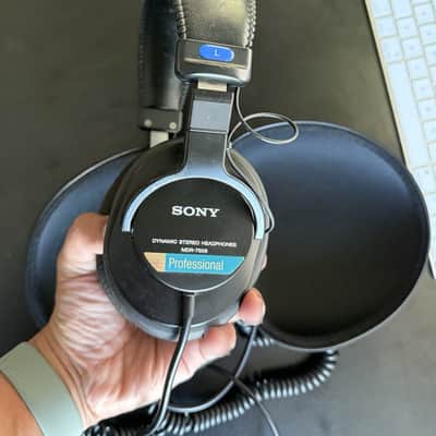 Sony MDR-7506 Professional Studio Monitor Headphones image 3