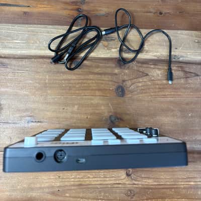 IK Multimedia iRig Pads MIDI Groove Controller Black 1903 image 2