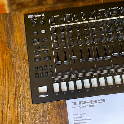 Roland TR-8S AIRA Rhythm Performer with Sample Playback 2018 - Present - Black image 7