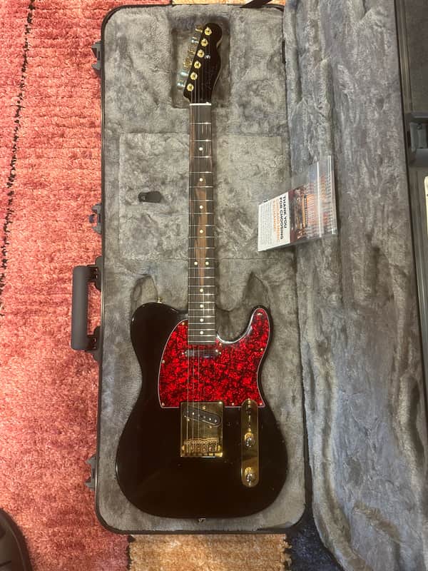 Fender Telecaster American Professional – Black Refinish – Gold Hardware – Hardshell Case