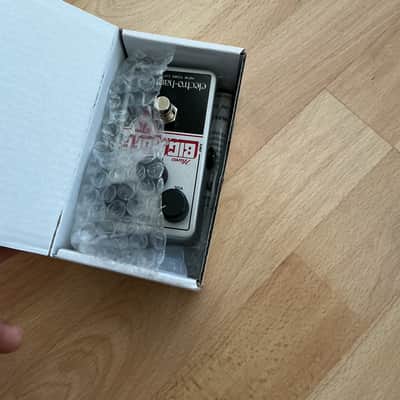 Electro-Harmonix Nano Big Muff Pi Distortion / Sustainer 2013 - Present - White / Black / Red image 3