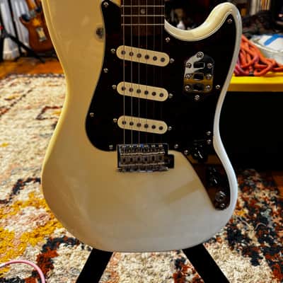 Squier Paranormal Cyclone 2021 - Present - Pearl White image 2