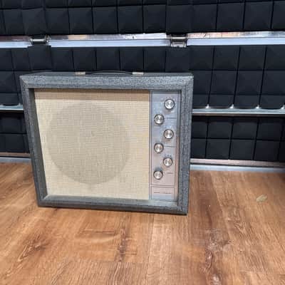 Silvertone Model 1482 15-Watt 1x12 Guitar Combo 1960s - Black image 1