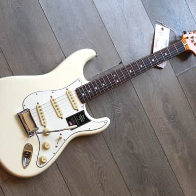 FENDER  "Limited Edition American Vintage II 1973 Stratocaster, Olympic White" HARDCASE, PAPERS, 3, 76 KG image 1