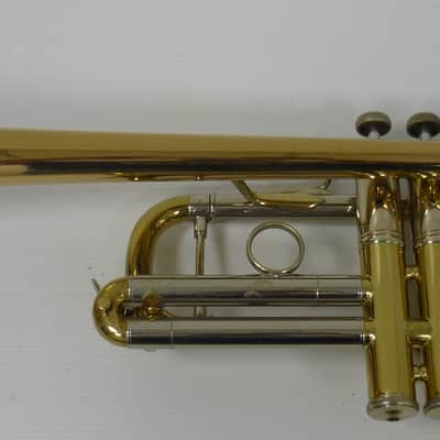 Trompeta Bach Stradivairus en Do 229 CL Corporation en muy buen estado image 2