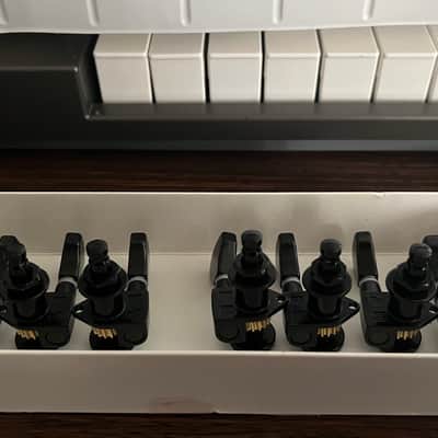 Hipshot 8-String Locking Tuners 4x4 • Grip Lock (Open) 2021 - Black image 1