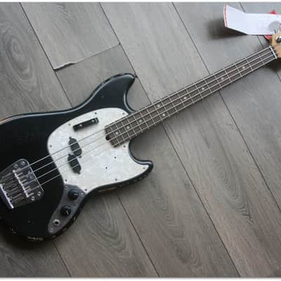 FENDER Justin Meldal-Johnsen Road Worn Signature Mustang Bass, Black, 3 67 KG