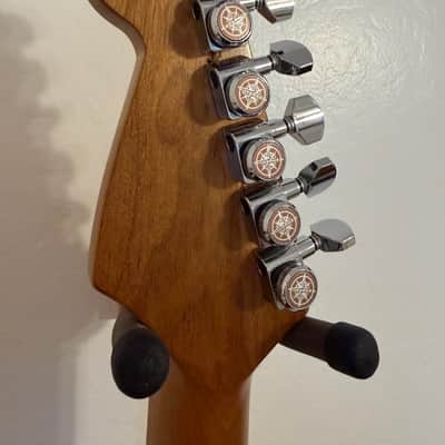 Fender Player II Stratocaster HSS 2024 - Aged Cherry Burst, Chambered Body image 5