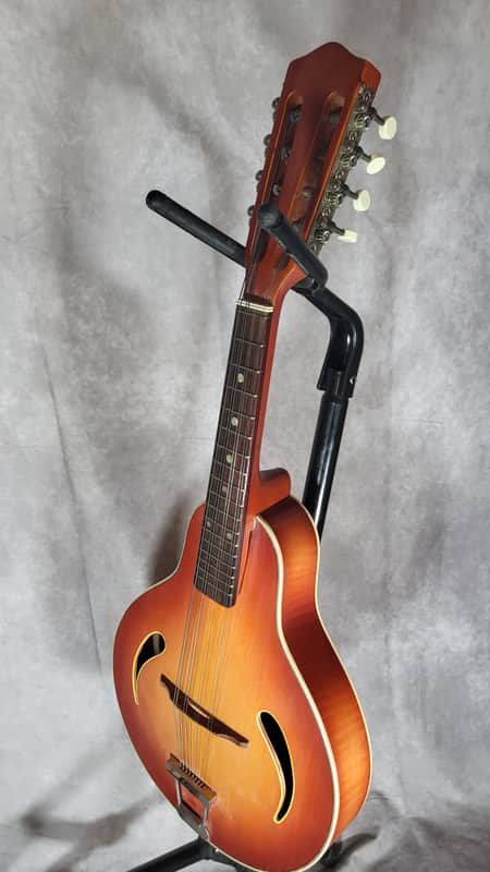 Es ist eine Mandoline von Höfner, Modell Jazz Mandoline 542 Cateye cherry burst image 1