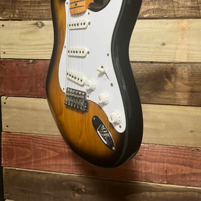 Fender Limited Edition 40th Anniversary 1954 Reissue Stratocaster with Maple Fretboard 1994 - 2-Color Sunburst image 4