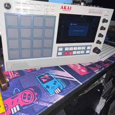 Akai MPC Live II Standalone Sampler / Sequencer Retro Edition 2020 - Present Grey image 4