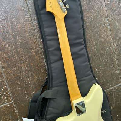 Fender Vintera '60s Jazzmaster with Pau Ferro Fretboard 2022- Olympic White image 6