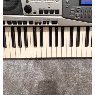 Yamaha PSR-2000 - Digital Keyboard - Silver/Gray - Very Good w/ stands image 20