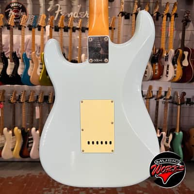 Fender Vintera Ii Limited Road Worn Stratocaster Sonic Blue image 6