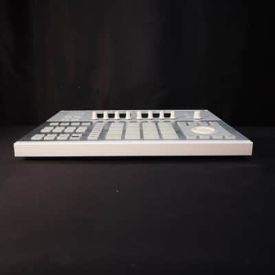 Native Instruments Maschine Studio White w/ Original Box, PSU, USB Cable & Adapters image 3