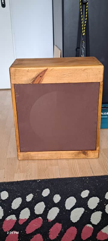 Music Vehicle 50 years old pine cabinet 1x15" - Nitro image 1