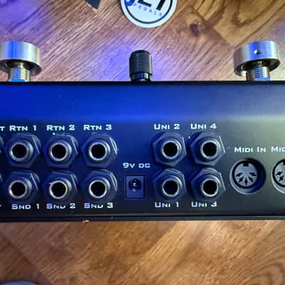 JET Pedals Unity 6 MIDI Controller & Loop Switcher – Limited Edition Black / Blue-Pink image 3