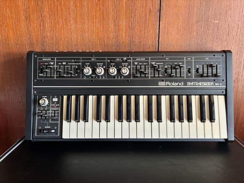 Roland SH-2 vintage analog synthesizer Perfect Working w/ original case image 1