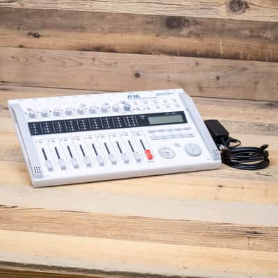 Zoom R16 (R-16) Digital Multitrack Recorder Multi-Track Multitracker U287210 image 1